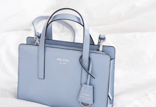 Lightweight Bags That Combine Style & Comfort: 6 Best Picks